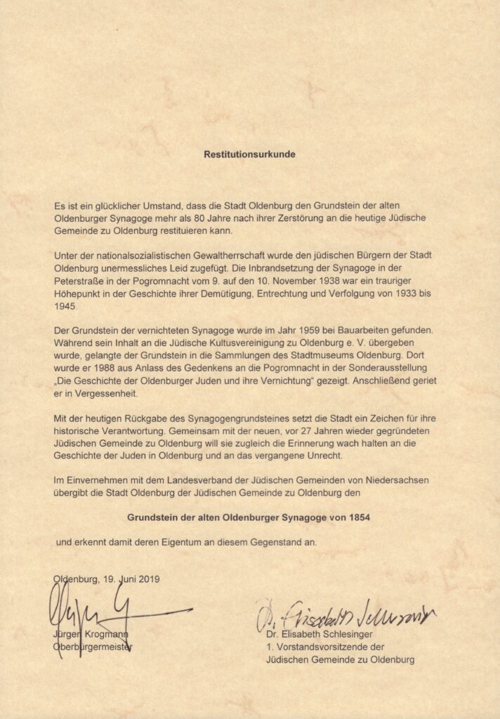 Restitutionsurkunde Synagogen Grundstein 19.06.2019, Oldenburg Restitutionsurkunde, Oldenburg, 19. Juni 2019. © Stadt Oldenburg
