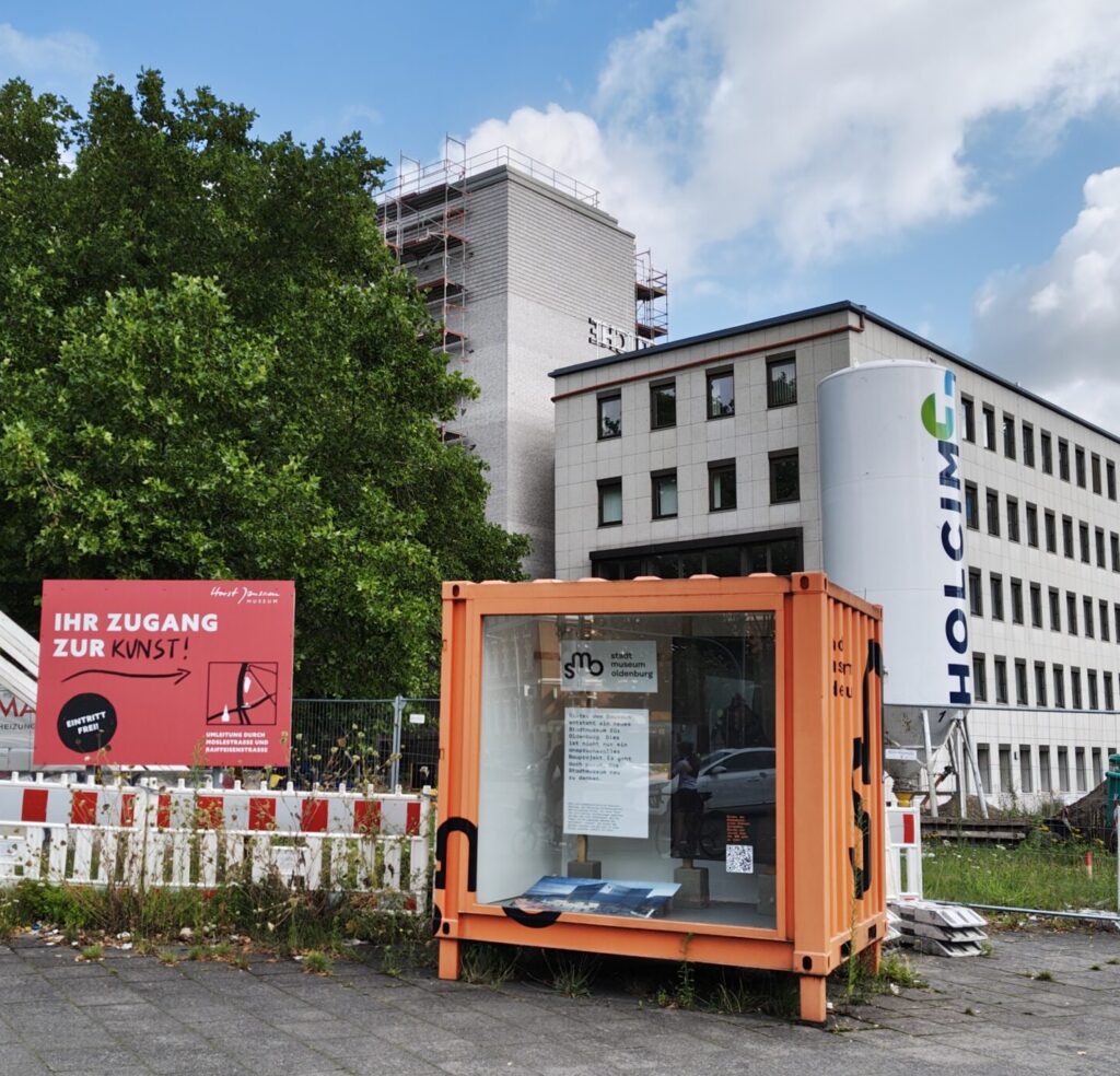 Info-Container SMO an der Lappan-Kreuzung vor der Baustelle, © Stadtmuseum Oldenmburg Info-Container SMO an der Lappan-Kreuzung vor der Baustelle, © Stadtmuseum Oldenmburg