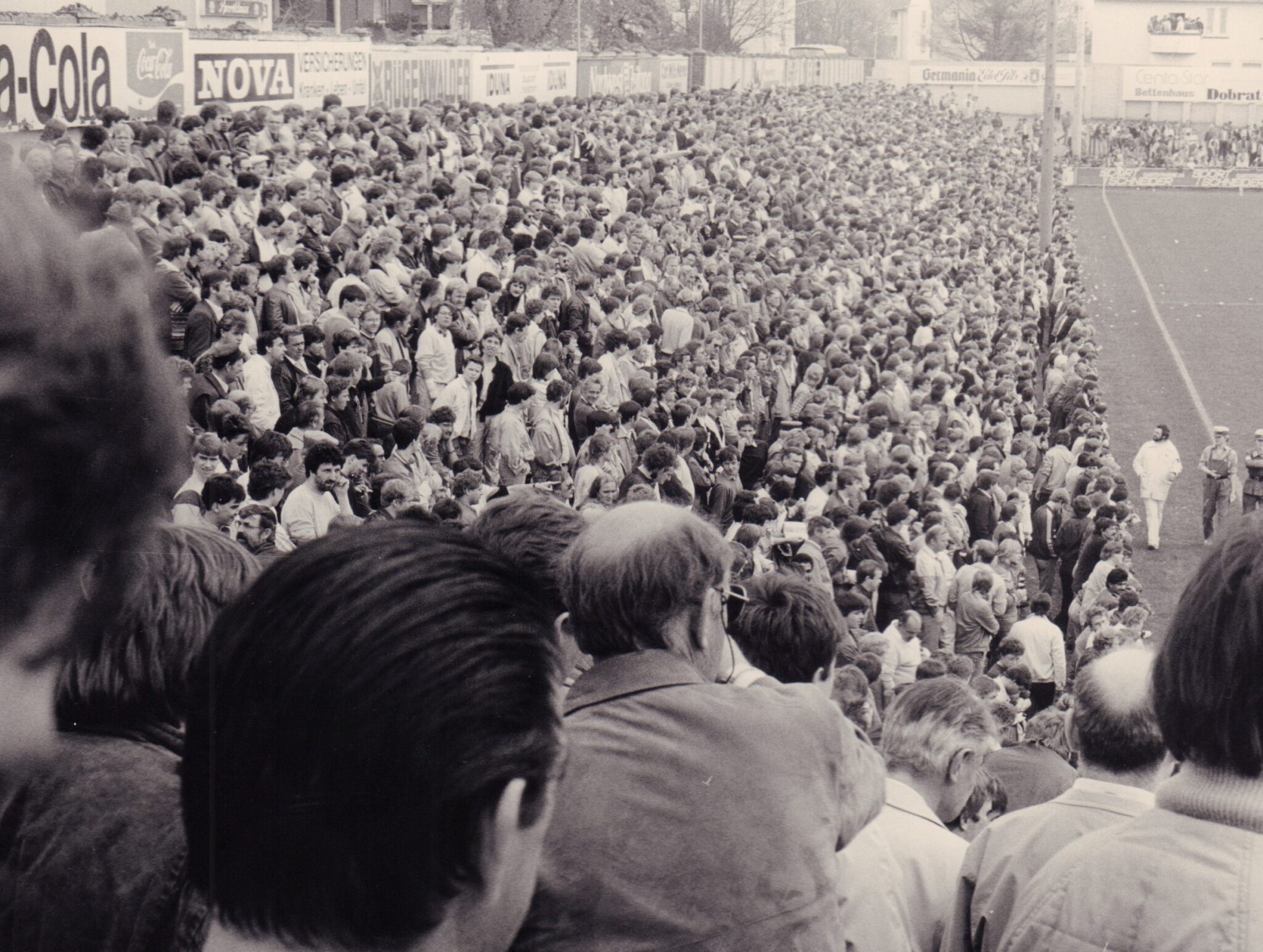 BA 19800 Peter Kreier VfB Stadion Donnerschweer Hölle2 Das ausverkafufte VfB Stadion Donnerschwee voller Fußballfans, © Peter Kreier