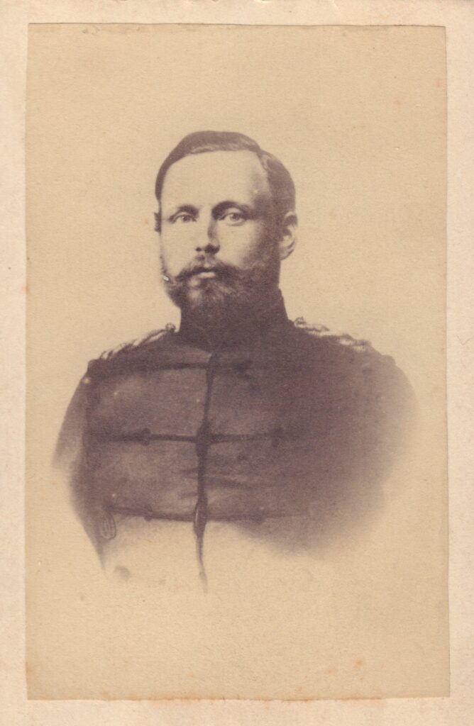 Abb. 1 BA 14946 Großherzog Nikolaus Friedrich Peter Um 1860 Historische Fotografie von Nikolaus Peter Friedrich, in Uniform mit Vollbart, © Stadtmuseum Oldenburg