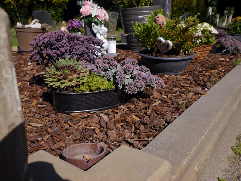 Ein Aschenbecher zeugt von der geselligen Zusammenkunft mit den Verstorbenen, 2025, © Stadtmuseum Oldenburg/Marisa Komsthöft Ein Aschenbecher zeugt von der geselligen Zusammenkunft mit den Verstorbenen, 2025, © Stadtmuseum Oldenburg/Marisa Komsthöft