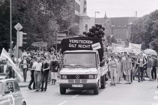 Demo auf dem Staugraben beim CSD 1995.