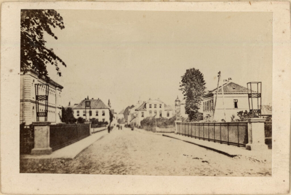 2 Die Cäcilienbrücke um 1890.