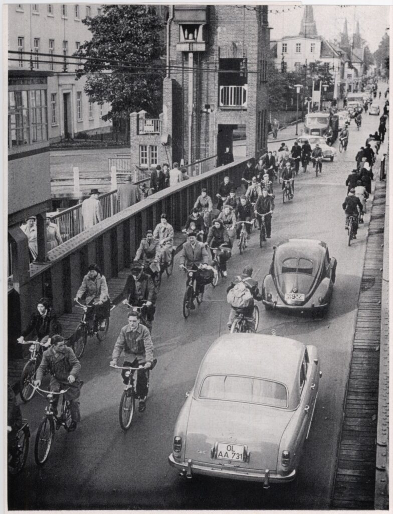 8 Brückenverkehr um 1950.