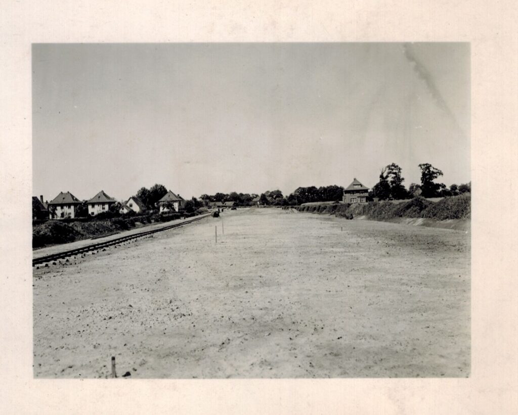 Bau der Umgehungsstraße auf Höhe Scheideweg / Nadorster Straße in den 1940er Jahren.