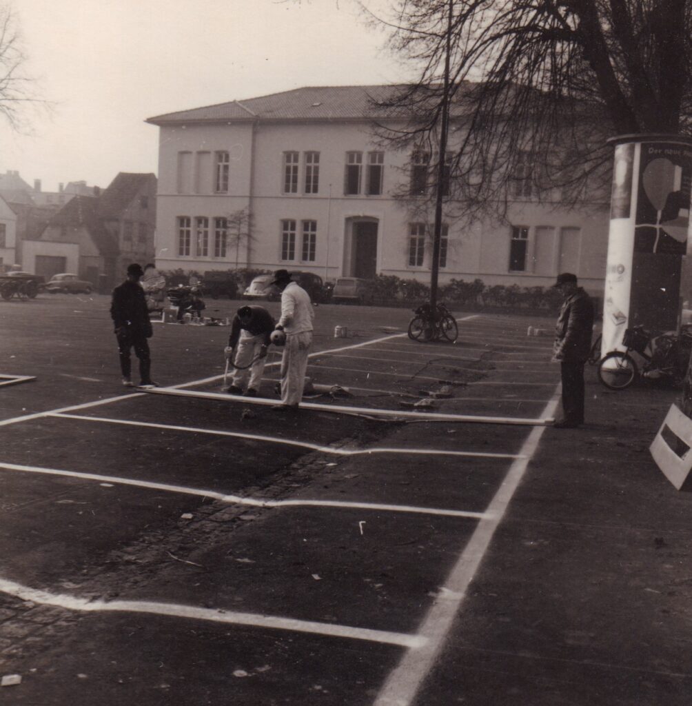 Abb. 3 Die ersten Parkplätze wurden schon im Jahr 1956 markiert.