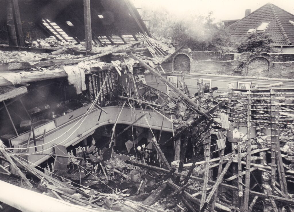 Abb. 5 Nach dem Brand eingestürzter Saal der Disco, 8.8.1991.