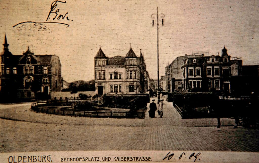 Bahnhofsplatz und Kaiserstraße um 1900.