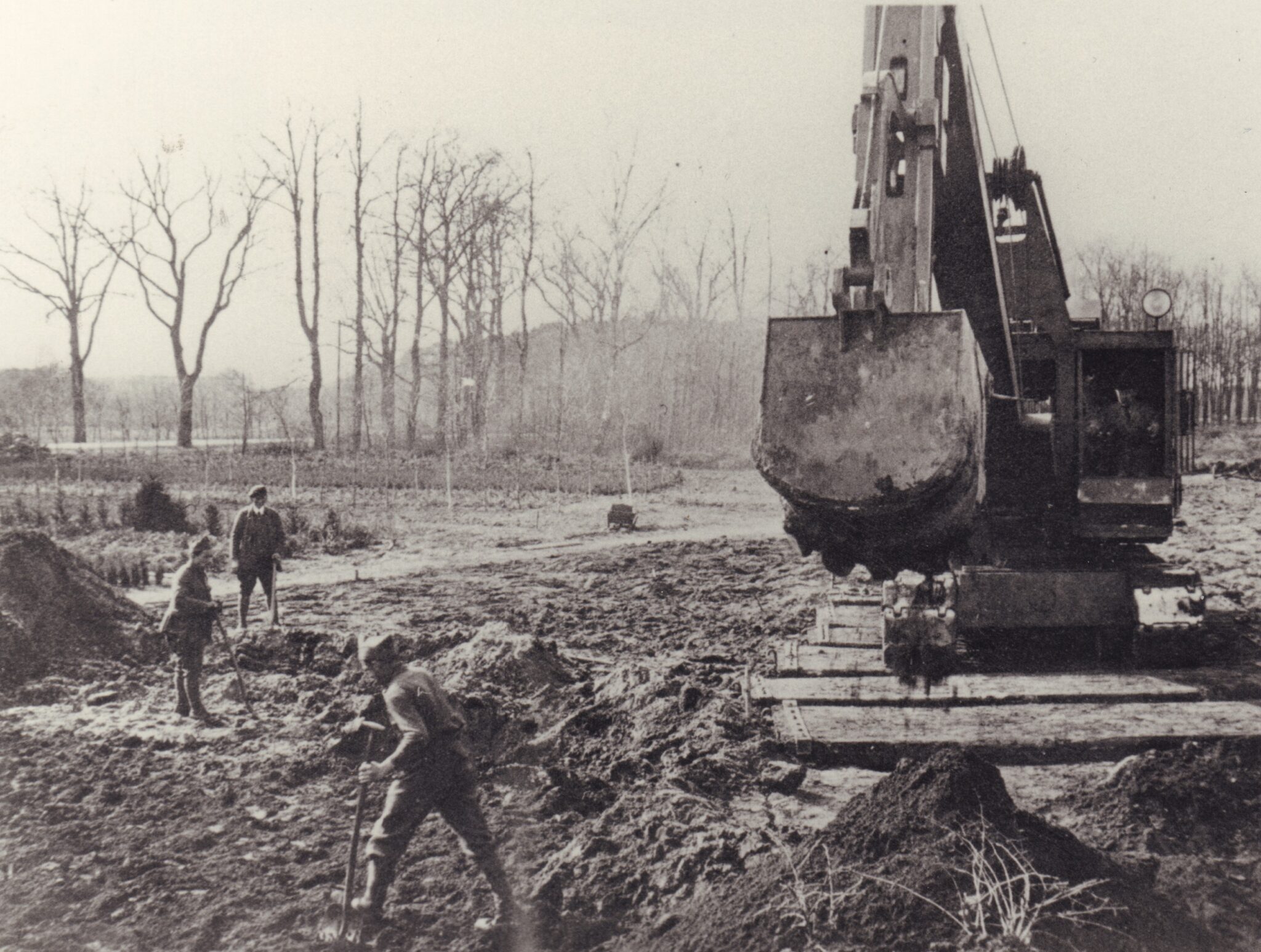 Abb. 6 BA 32687 Zwangsarbeiter Bau Umgehungsstr 1940 1945 NWZ Red Archiv Zwangsarbeiter beim Bau der Umgehungsstraße. Die Bilder entstanden zwischen 1940 und 1945.