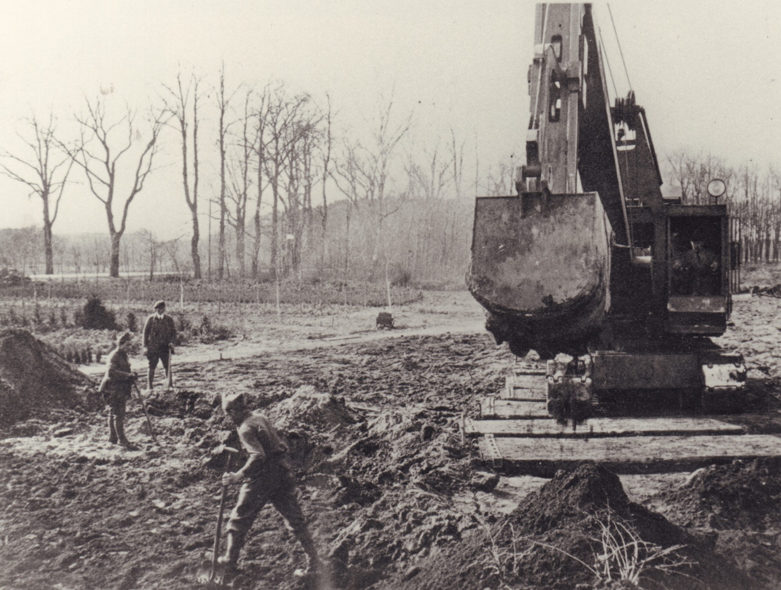 Zwangsarbeiter beim Bau der Umgehungsstraße. Die Bilder entstanden zwischen 1940 und 1945.