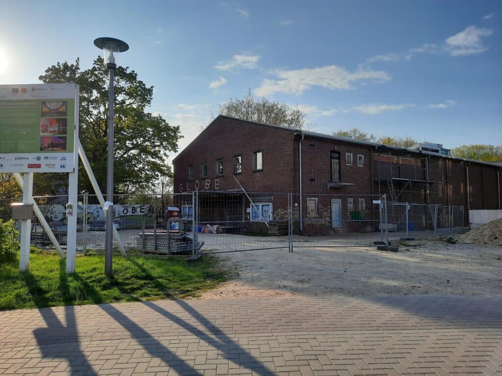 Das Globe auf dem ehemaligen Kasernengelände im April 2022.