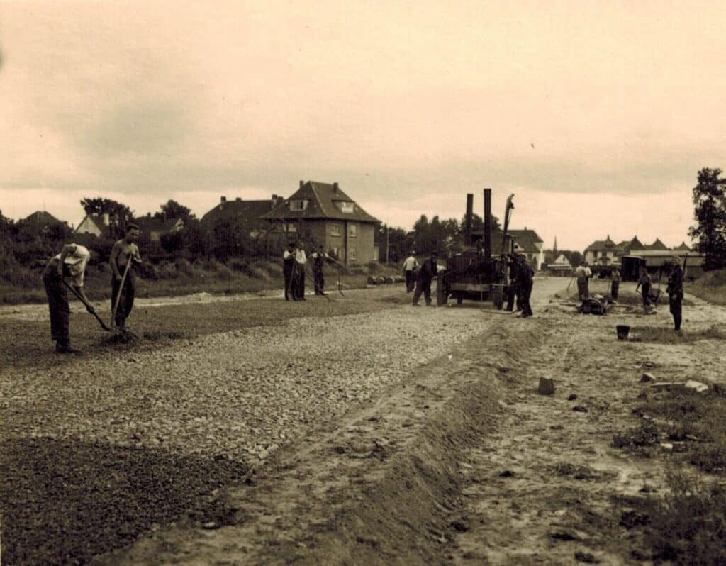 Französische Kriegsgefangene bei Arbeiten an der Umgehungsstraße zwischen 1940 und 1945.