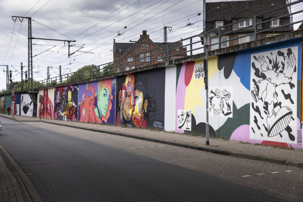 Ein Teil der neu gestalteten Wandfläche am Bundesbahnweg.