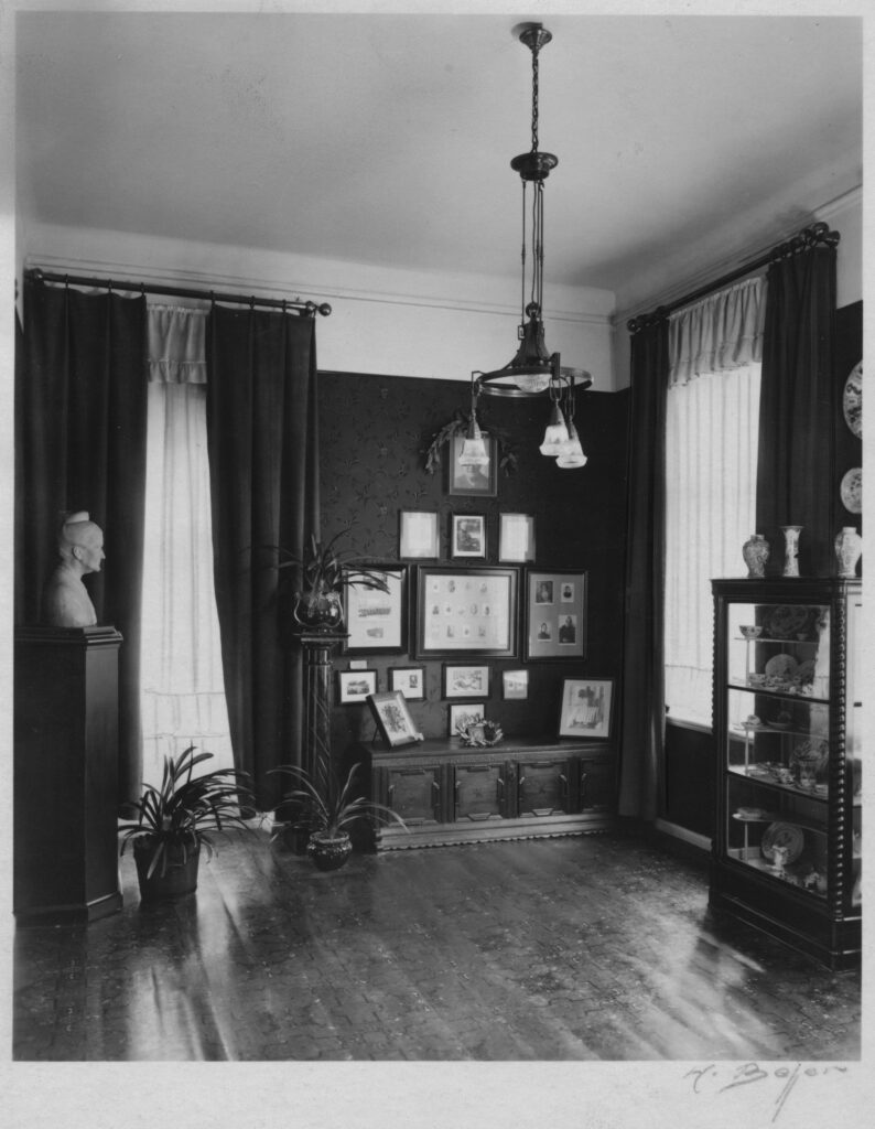 Helene-Lange-Zimmer im Stadtmuseum, Teilansicht, 1920er Jahre.