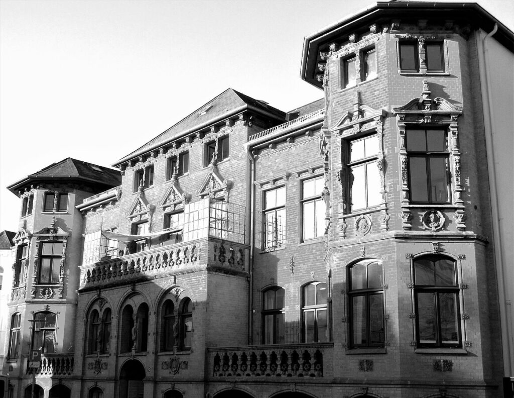 The so-called “Yellow Castle” at Roggemannstraße 25 in Oldenburg’s Dobbenviertel district. 2018. © Stadtmuseum Oldenburg