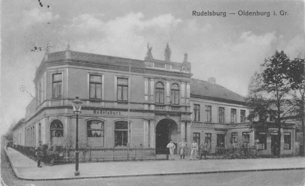 01 Ausflugslokal Rudelsburg,Ofener Straße Die Vorderansicht der „Rudelsburg“ an der Ecke Westerstraße/Ofener Straße, um 1900.