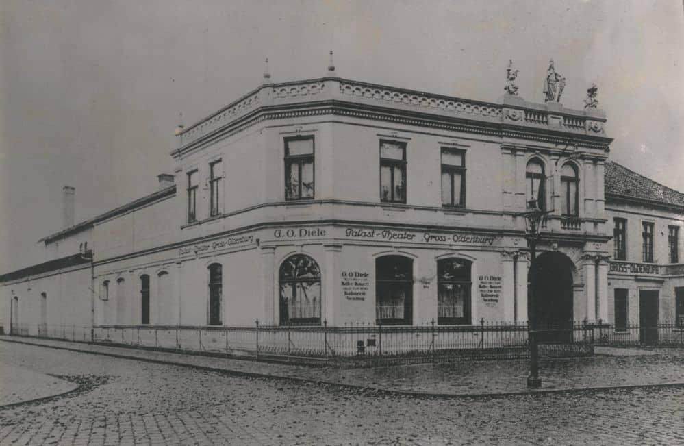 06 BA 8669 Ofener Str Ecke Westerstr Palast Theater Um 1921 Das Ecklokal nach der Übernahme von Pächter Max Meis und der Umbenennung in „G.O. Diele“ und „Palast Theater“, um 1921.