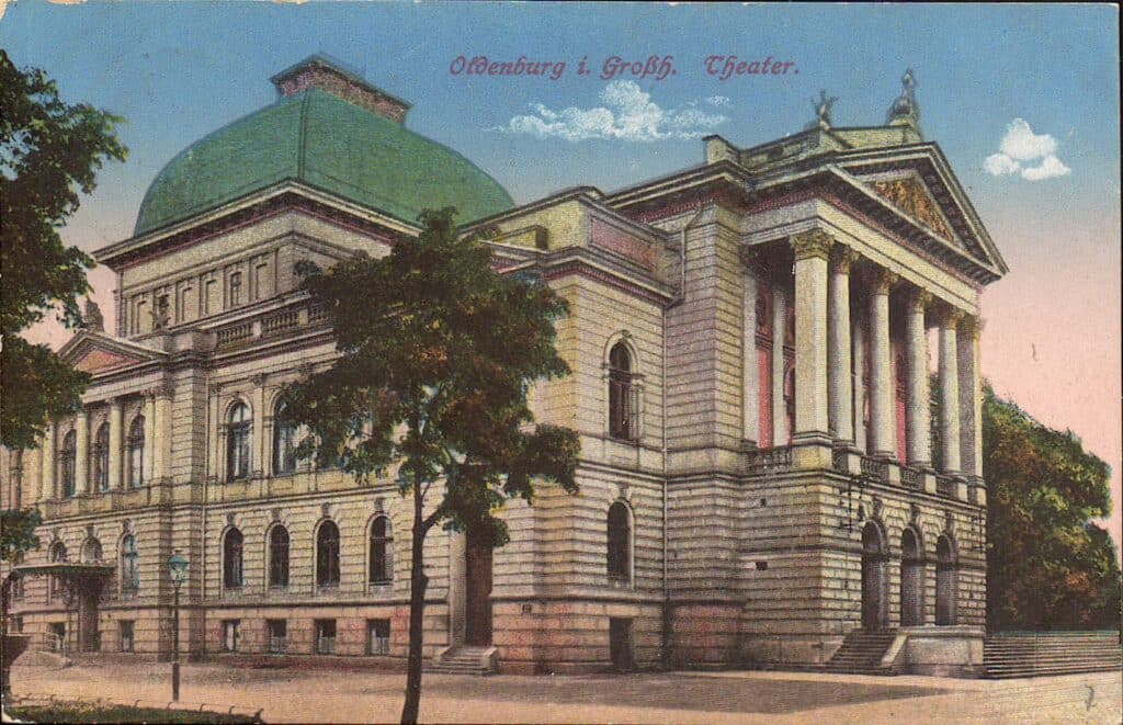Abb. 10 PK14388 Sammlung Ernstsen Theater 1917 Das wieder aufgebaute neue Theater mit seiner prägenden Kuppel, 1917.