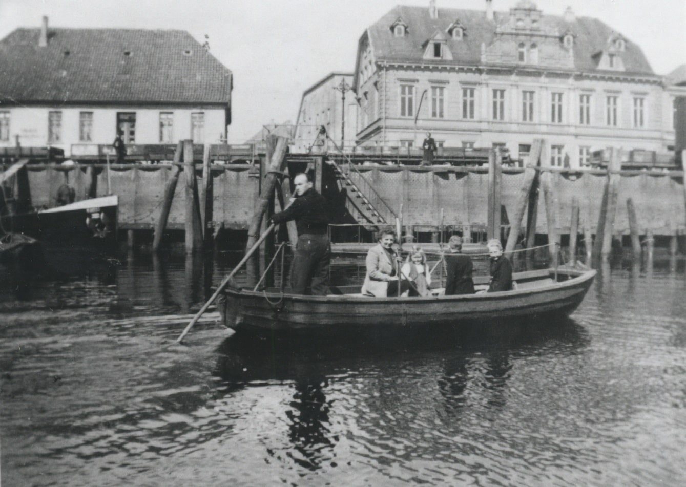 Abb.9 BA 9203 Stau Fährmann Heini Heeren Fährmann Heini Heeren, ohne Datum.