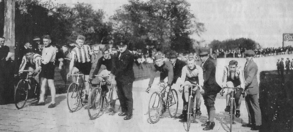 Abbildung 4 Startszene Auf Der Bloherfelder Radrennbahn Nach 1927 Startszene auf der Bloherfelder Radrennbahn nach 1927.