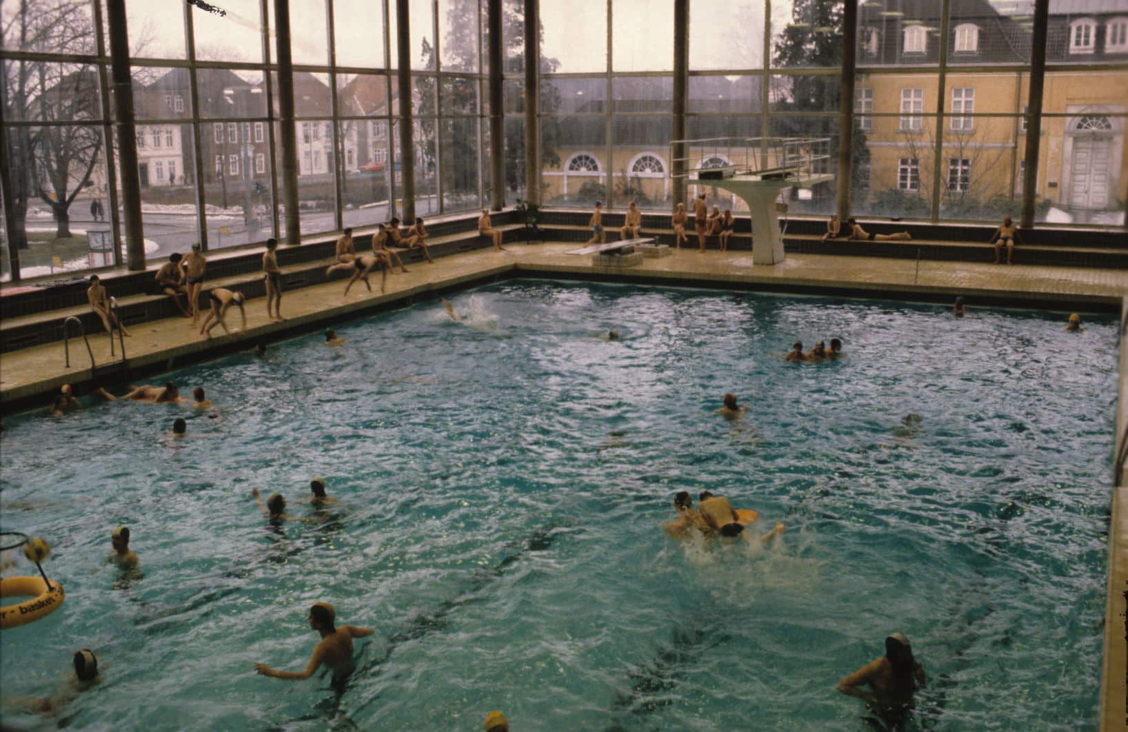 BA 24792 Hallenbad Berliner Platz Um 1980 Becken im Hallenbad, um 1980 © Stadtmuseum Oldenburg