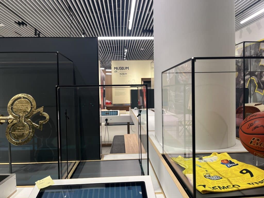Freivitrine1