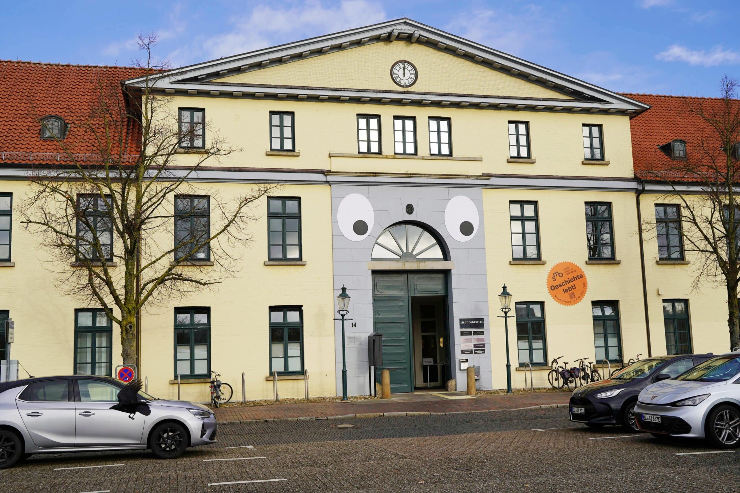 Neues Rathaus Am Pferdemarkt Mit Augen © Stadtmuseum Oldenburg