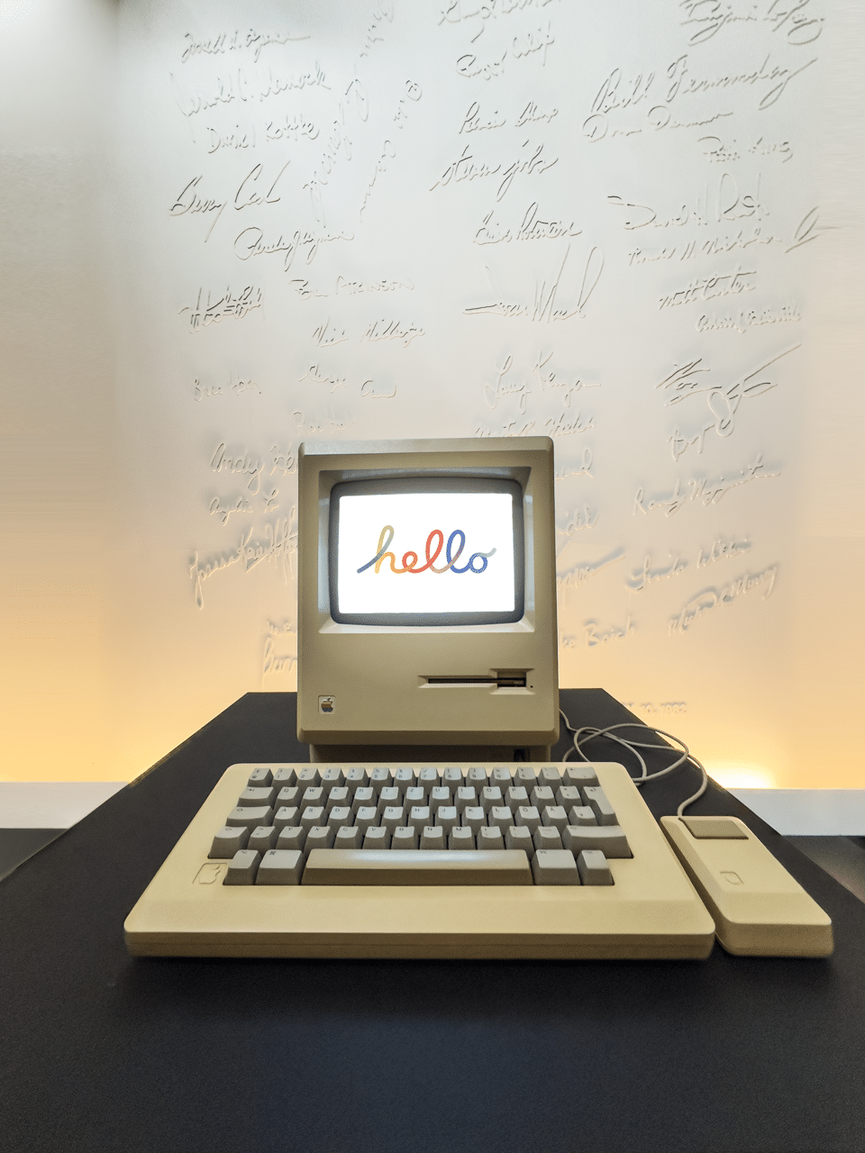 OCM Sonderausstellung „50 Jahre Apple Vom Garagenprojekt Zur Globalen Kultmarke“, Copyright T. Eddiks, OCM